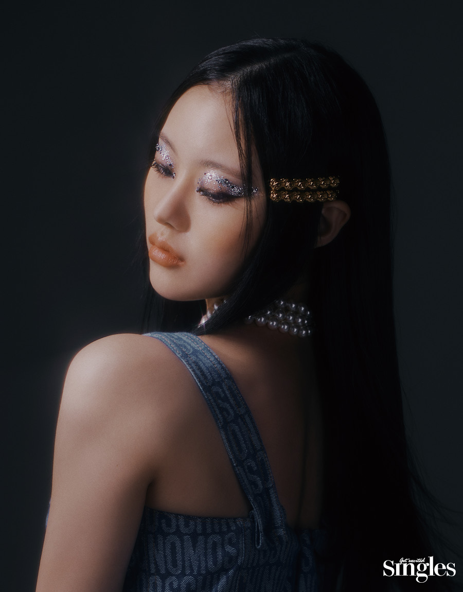 빌리 션이 렌즈미의 블루밍드림 그레이를 착용하고 촬영한 싱글즈 화보